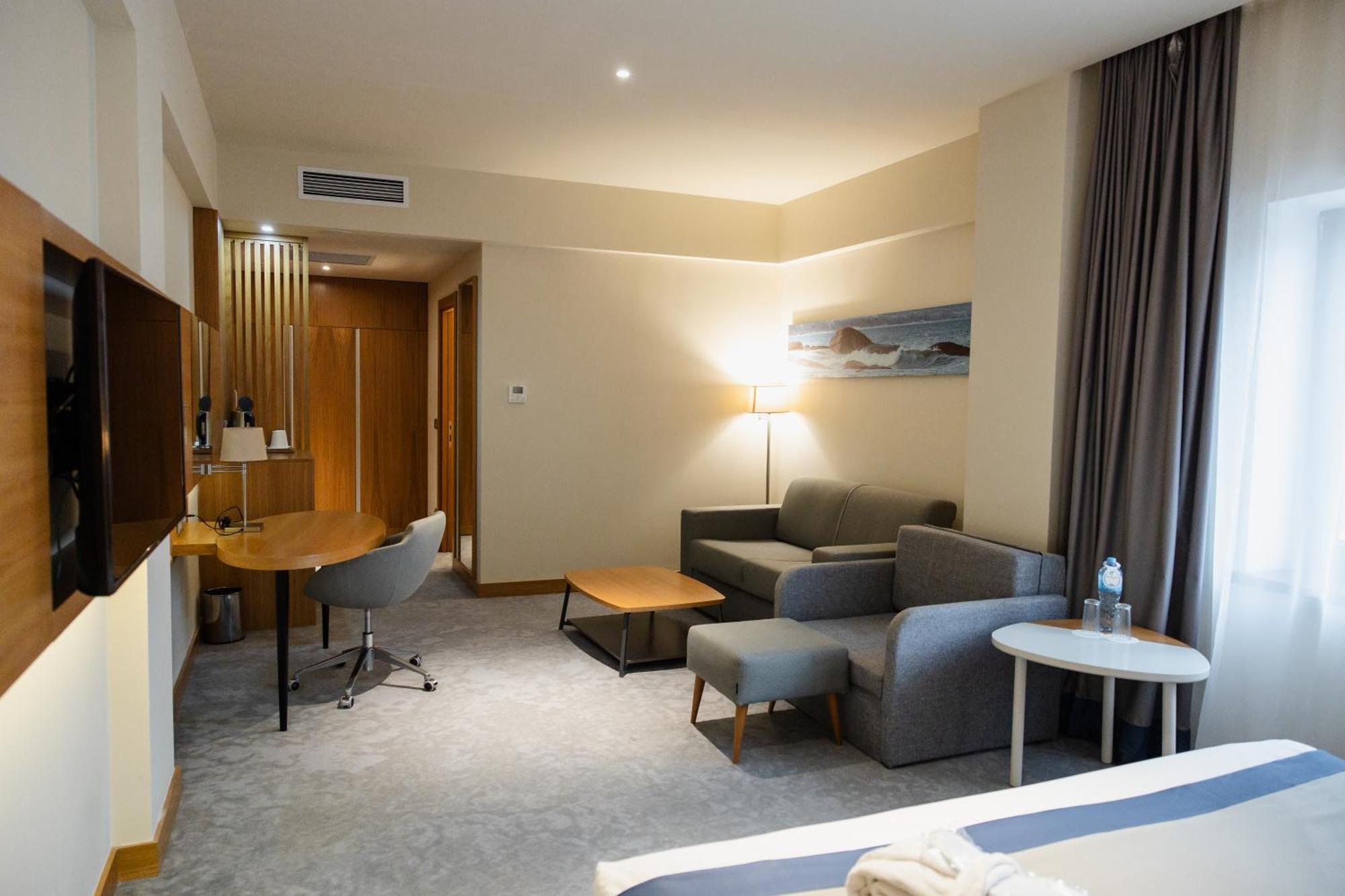 Holiday Inn - Aktau - Seaside By Ihg Exterior photo
